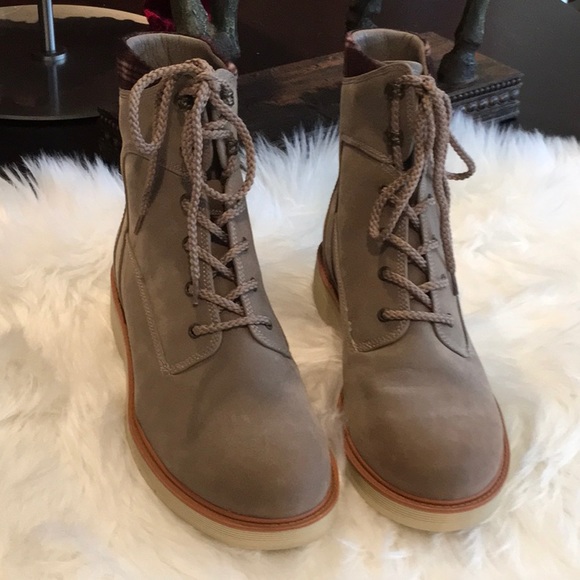 Adorable Baretraps NWOT - Picture 4 of 14